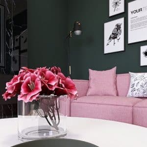 wohnraumgestaltung mit dunklen wänden und rosa sofa Wien